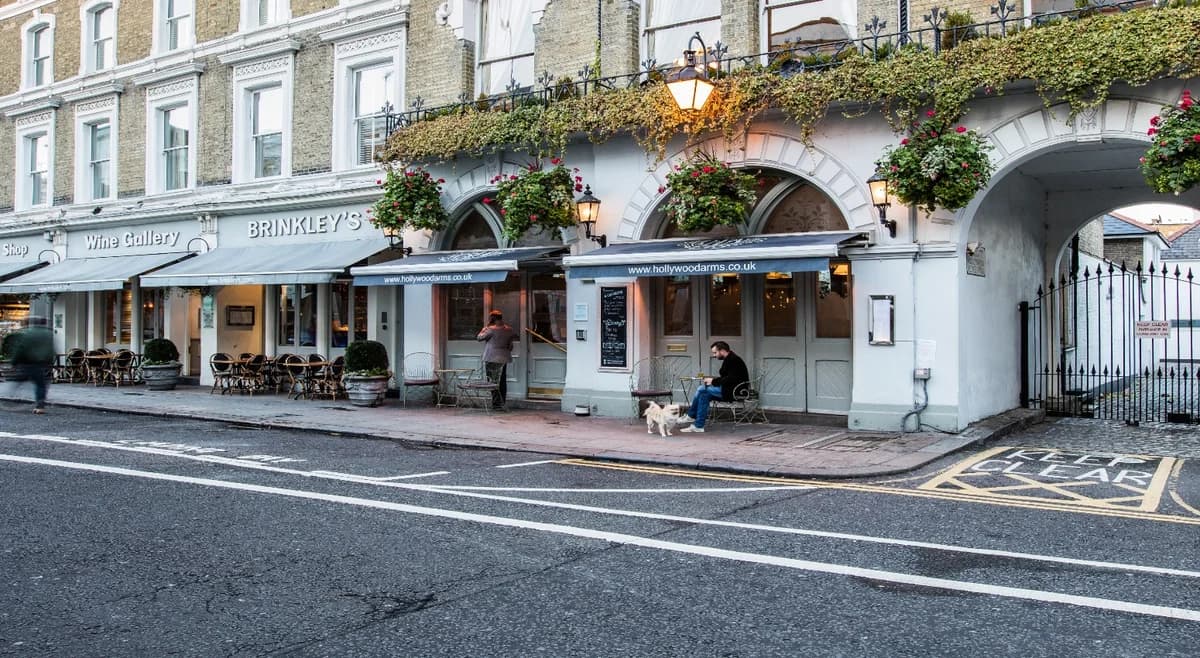 Hollywood Arms