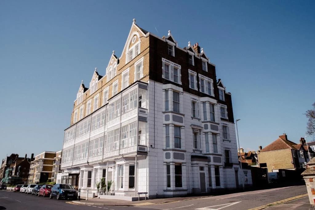 San Clu, Hotel Bar & Brasserie