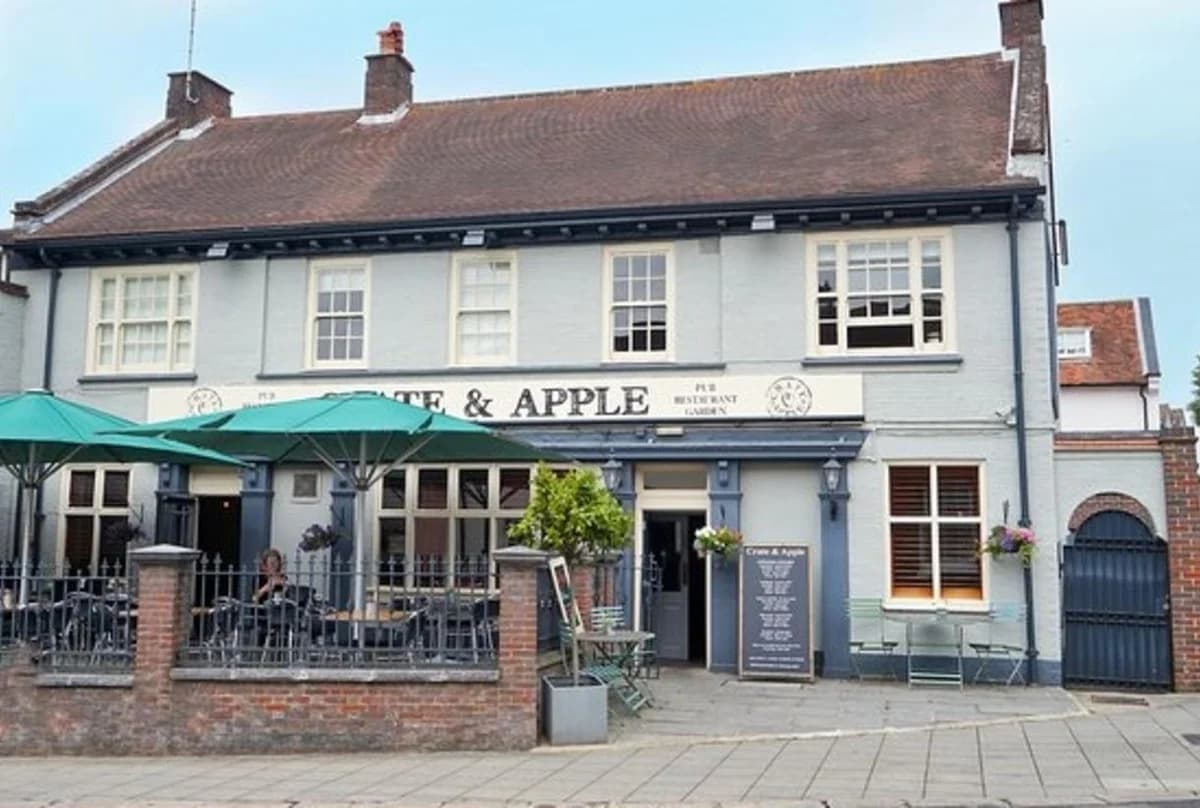 Crate & Apple Pub