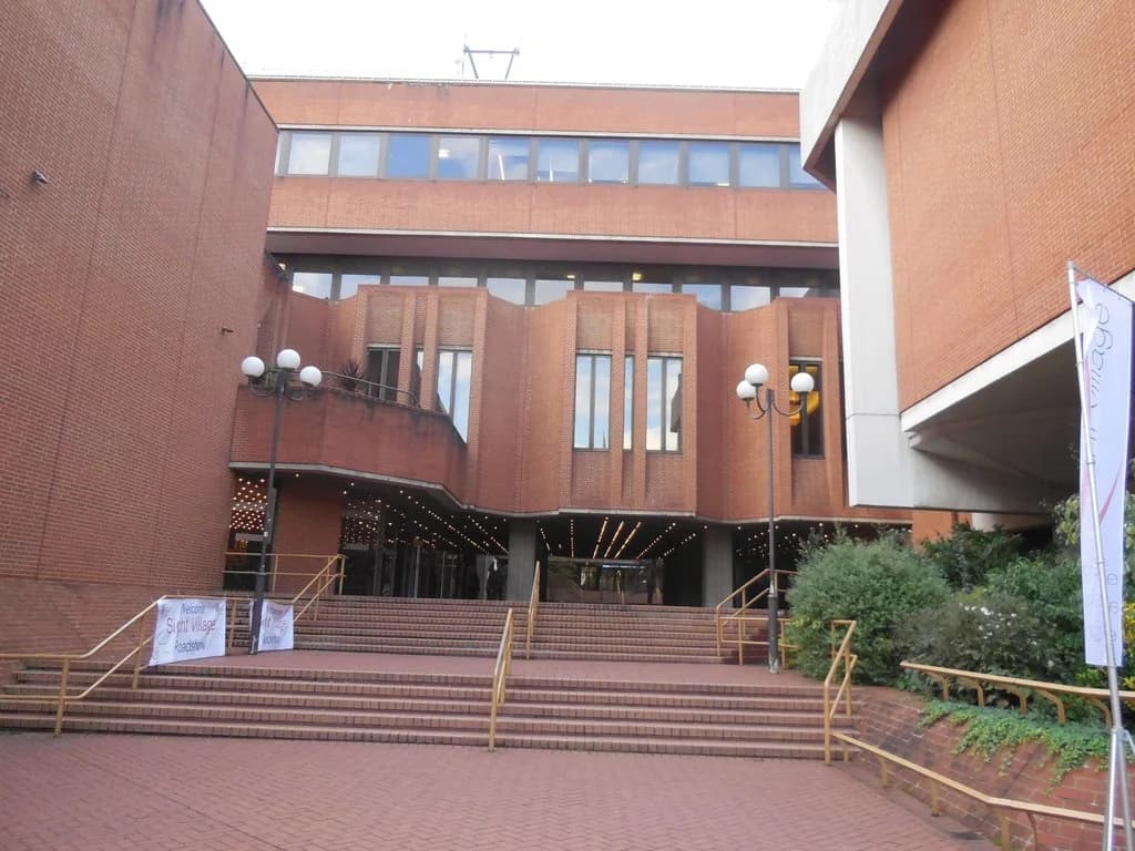 Kensington Town Hall: Steps to Kensington Town Hall