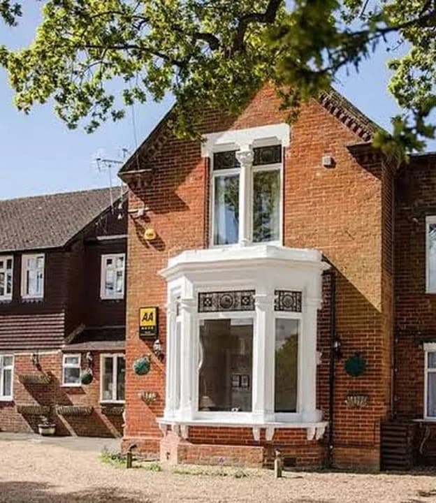 Hollybank House (book direct for best prices)
