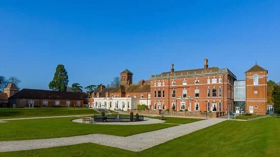 Oakley Hall Hotel