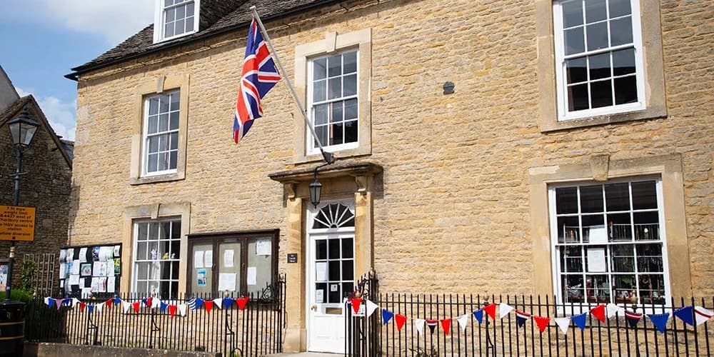 Charlbury Corner House and Memorial Hall