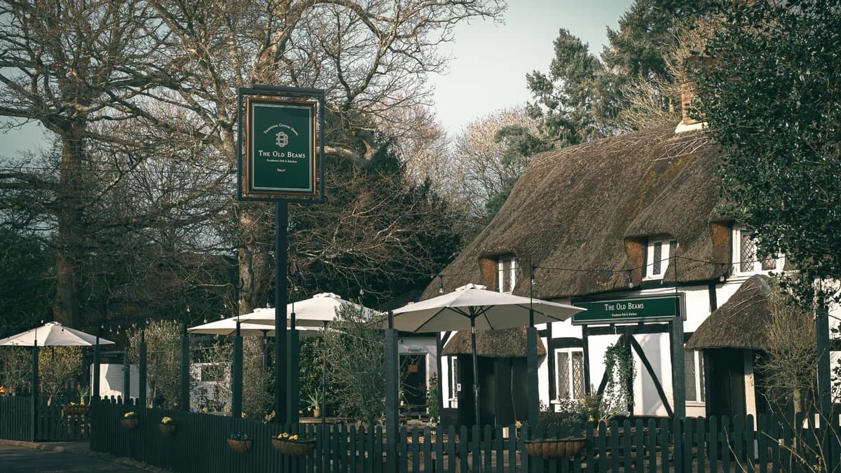 The Old Beams l Ibsley l Freehouse Pub & Kitchen