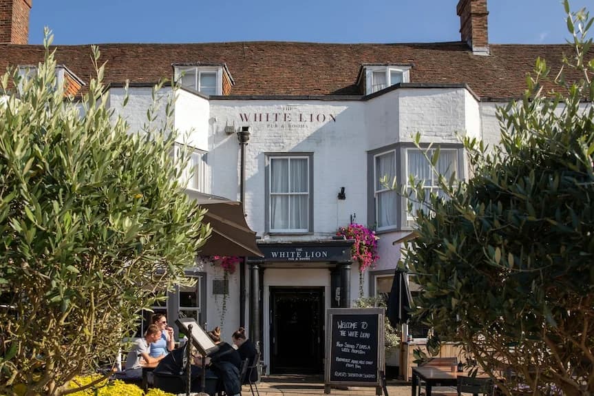 White Lion (Hotel)