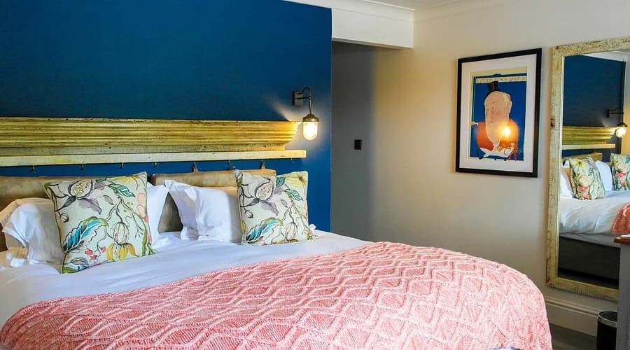 Bunk Inn Pub with Rooms