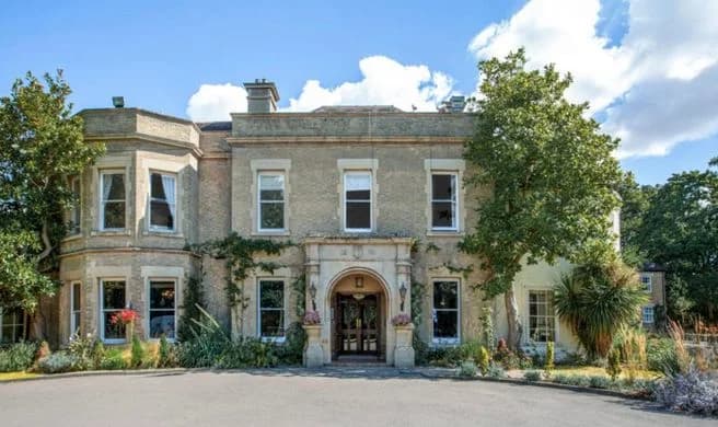 Woodland Manor Hotel & Restaurant
