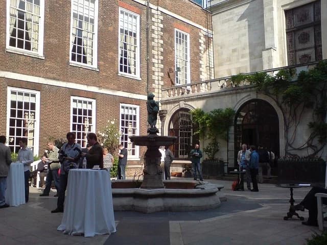Merchant Taylors’ Hall: Merchant Taylors Hall, the courtyard