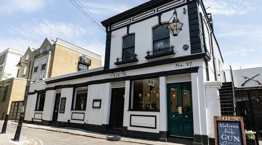 The Gun, Docklands