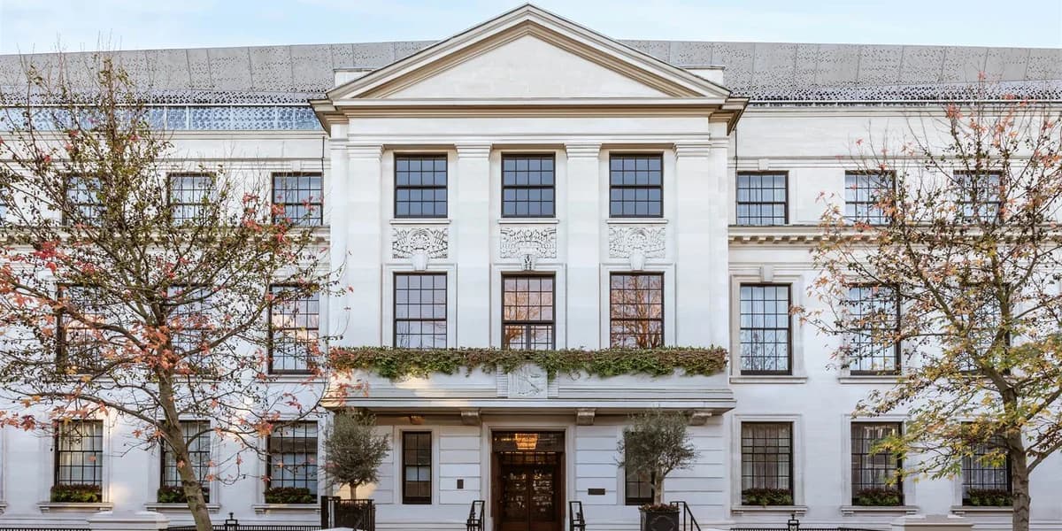 Town Hall Hotel & Apartments