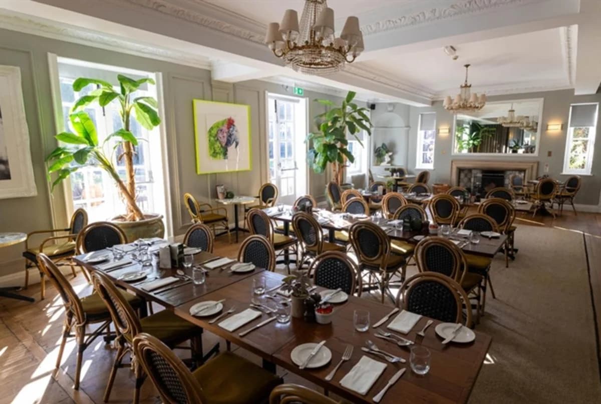 Garden Restaurant & Oak Lounge at The Bush Hotel